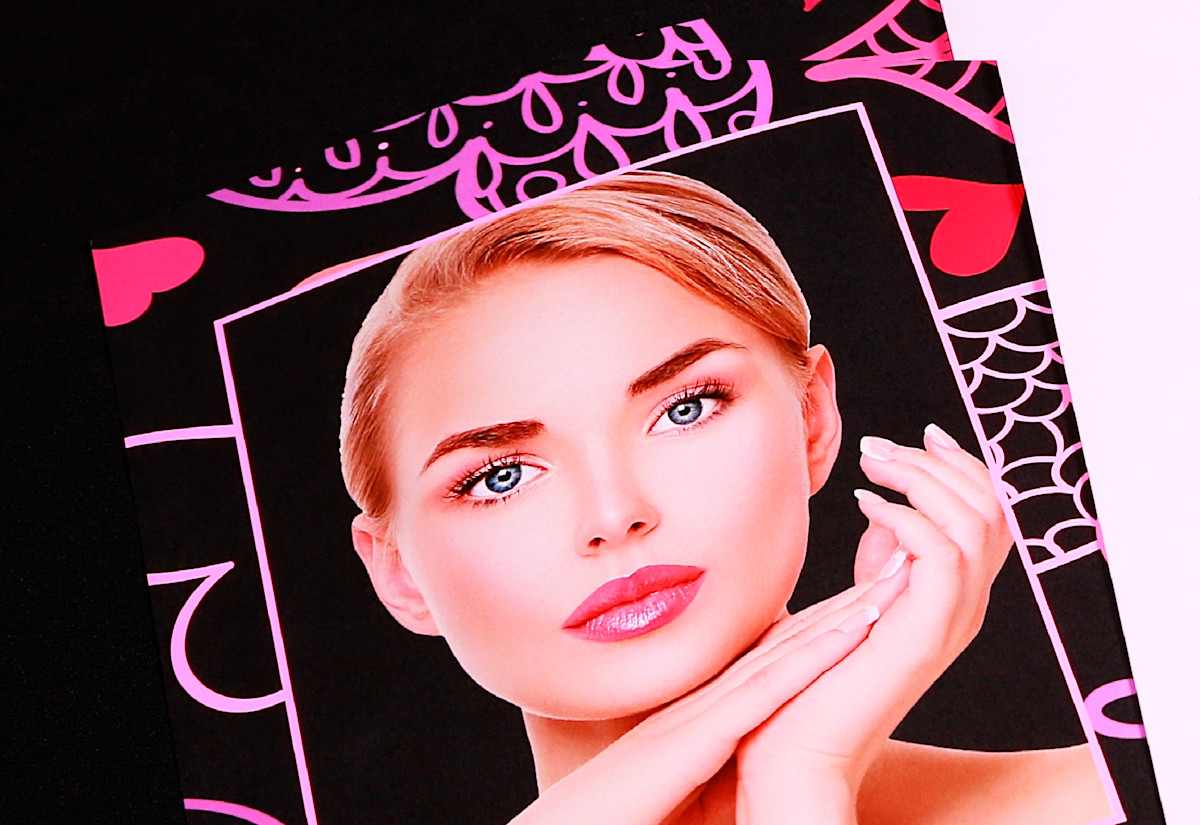 A model with pink lips, in a frame with hearts